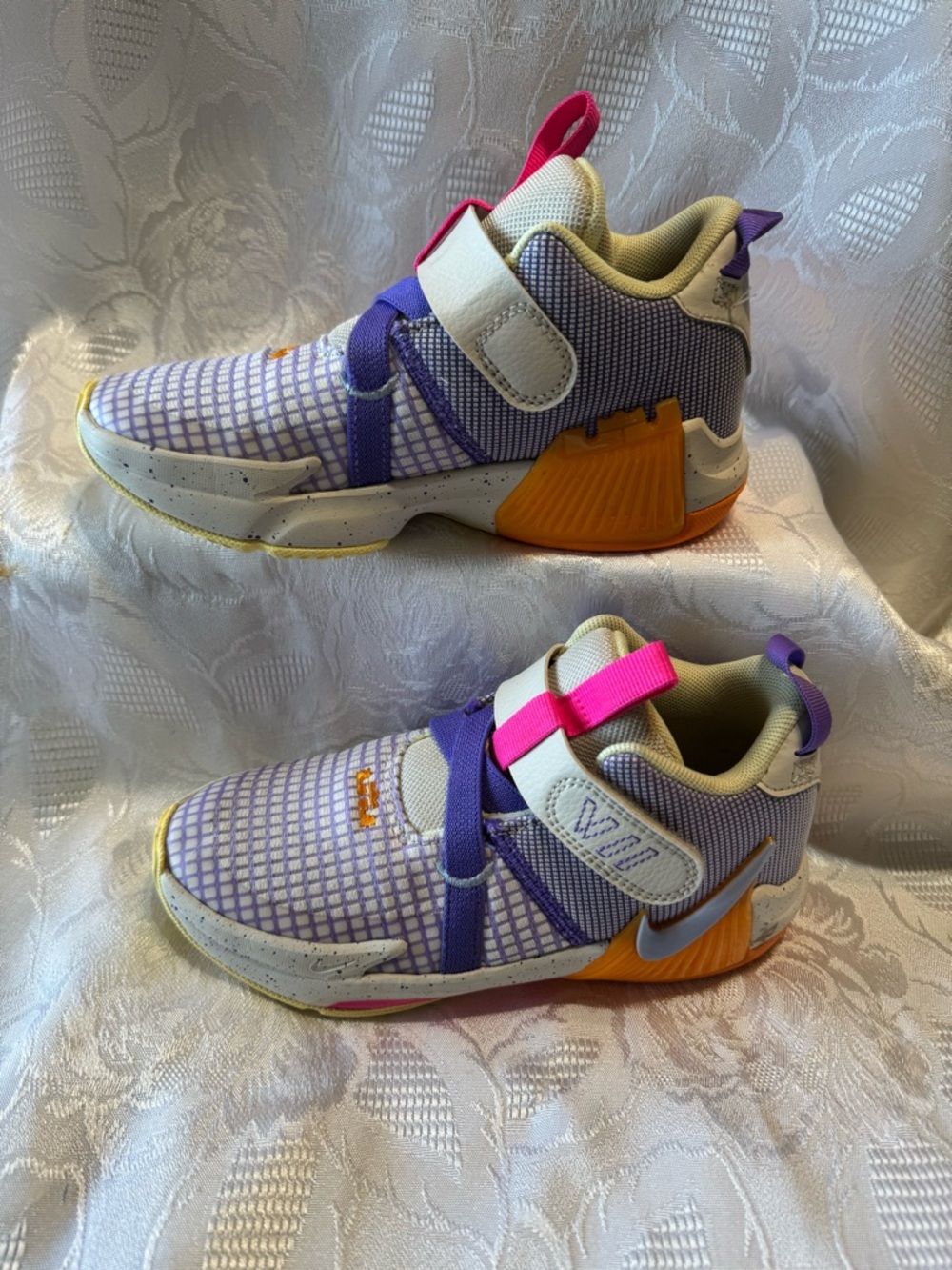 Nike Lebron Witness VII PS Girls Shoes Size 13C